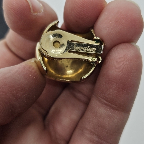 vintage bergere gold tone domed clip on earrings - Picture 6 of 8